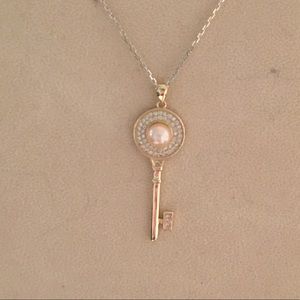 Vantel Pearls Treasure Key Necklace - NWOT
